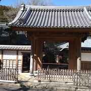 箱根町湯本の旧東海道沿いにある臨済宗寺院