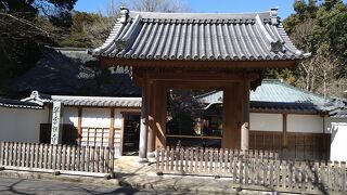 箱根町湯本の旧東海道沿いにある臨済宗寺院