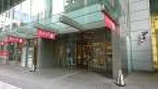 時々途中下車してレストラン街で食事してます