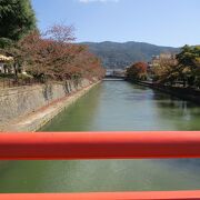 琵琶湖疎水にかかる朱色の橋