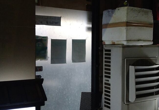 目立たない場所にある目立たないお店ですが、味は確かです