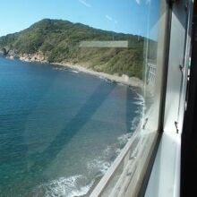 乗っている列車からも橋が少し見えましたし、海がきれいでした。