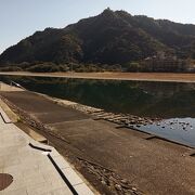 きれいな水面。橋の上から見るのも良い眺め