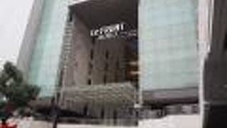 JR川崎駅を出て右にある