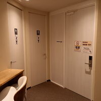 ドミトリーとトイレシャワー室の入口