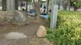 深川公園iに石柱がたてられています。