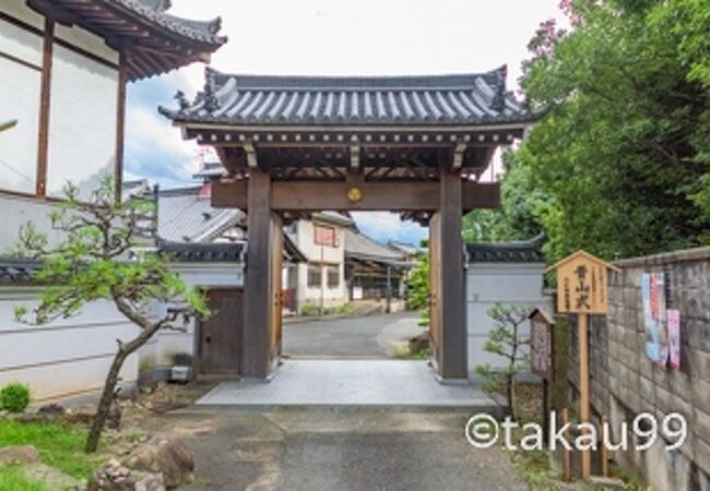 「東向北商店街」からJR奈良駅へ向かう途中で「念仏寺」にお参りしました