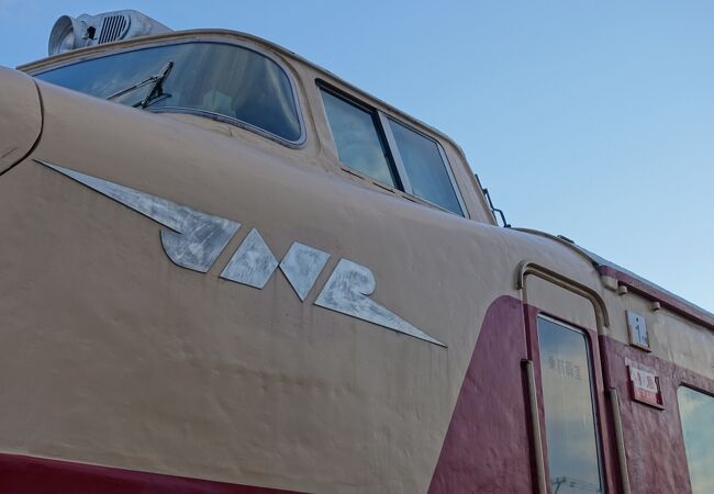 屋外展示なのにピカピカの名車！ 保存活動に敬意です