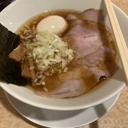 行列のできるラーメン屋