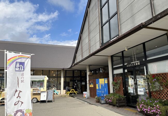 猫ちぐらやカマなども売っていた道の駅