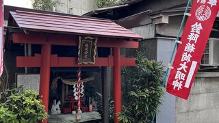 小さいけど大切にされているかんじの神社