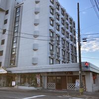 ホテル1階がレストラン(居酒屋)です。