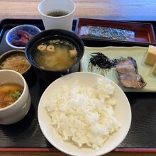 朝食　300円で和食／洋食が選べます