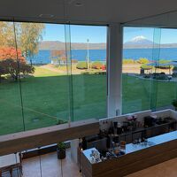 １階のライブラリーカフェ。広々して気持ちが良いです