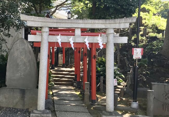 鳩森八幡神社境内に...