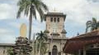 観光スポットの奥に