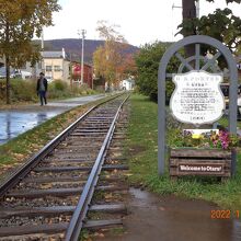 線路は運行していた1985年頃の物と推測します。