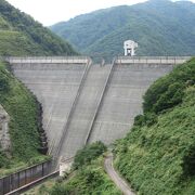 富山ー岐阜県境にある富山県のダム、利用目的に消雪目的がある珍しいダム