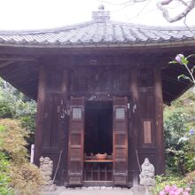 お堂も