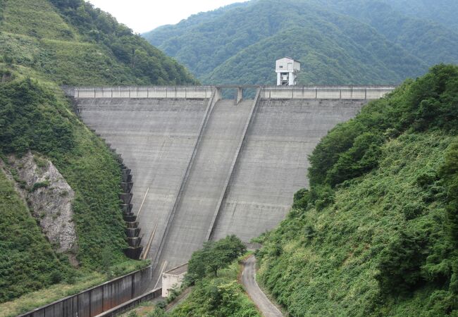 富山ー岐阜県境にある富山県のダム、利用目的に消雪目的がある珍しいダム