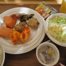 朝食ブッフェは簡単な和食中心