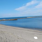 広い砂浜の海水浴場