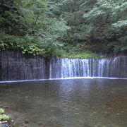 浅間山の地下水が綺麗な滝となってます。