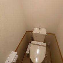 トイレは勿論ウォシュレット付き。