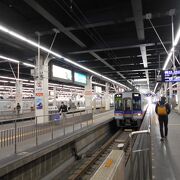 大阪難波駅から和歌山市和歌山駅までを結ぶ鉄道路線