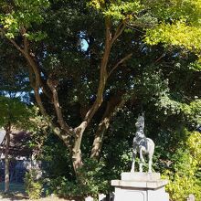 連理木（れんりぼく）」と呼ばれる御神木