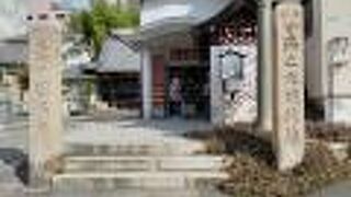 縁結びのご利益、若い女性に人気。　