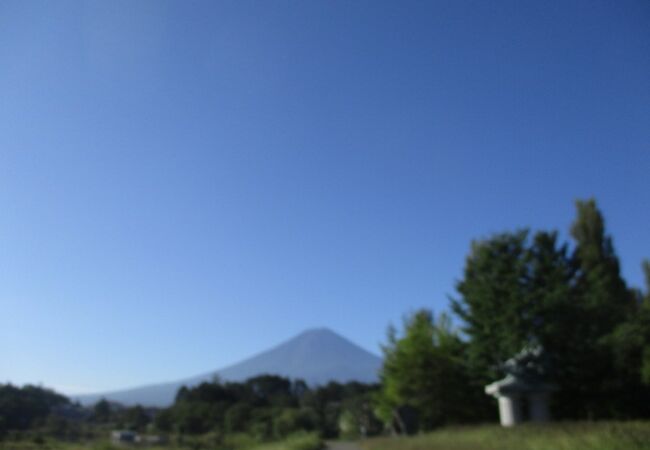 早朝の富士山が綺麗です。