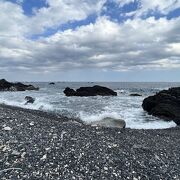 室戸岬の突端にある海岸です。