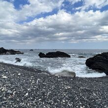 室戸岬の突端はこんな浜でした。