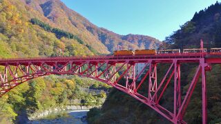 沿線は見どころ満載ですが、11月のオープン型普通客車は寒かったです