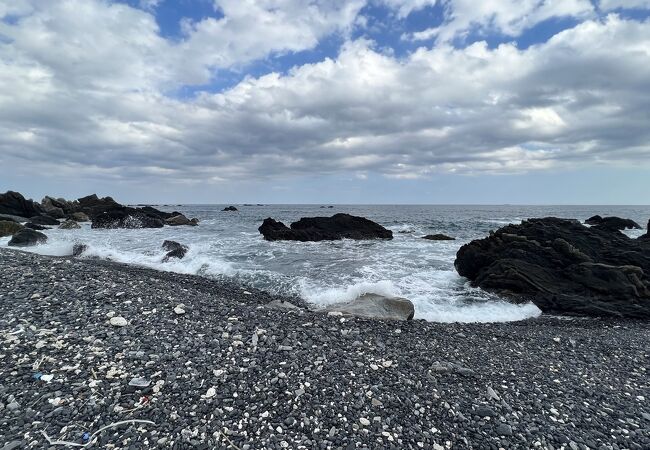 室戸岬の突端にある海岸です。