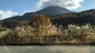 会津若松と裏磐梯を繋ぐ紅葉の綺麗な道路です。