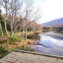 外歩道を歩いて行ける湖の１つ「四湖」の様子。