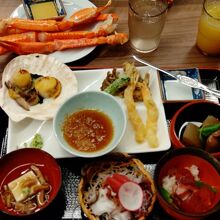 夕食のバイキング料理