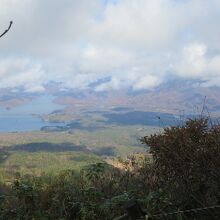 登山道途中から見える桧原湖に勇気づけられました。