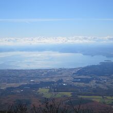 磐梯山山頂から見る猪苗代湖