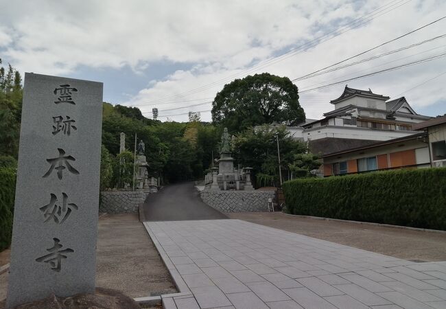 城のようなお寺