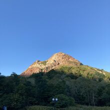 青空に聳える昭和新山