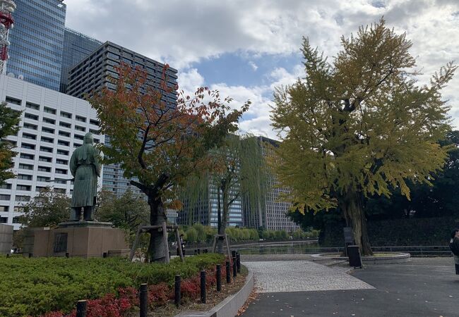 春は桜、秋は銀杏