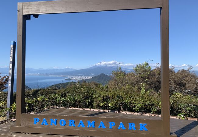 富士山と駿河湾の眺めサイコー、カフェもあるしおすすめ