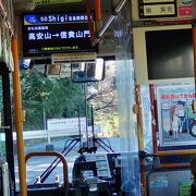 高安山駅から近鉄バス約10分で信貴山門まで行ける。