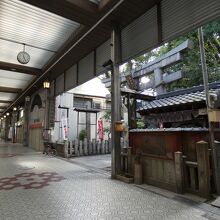 堺山之口商店街開口神社前