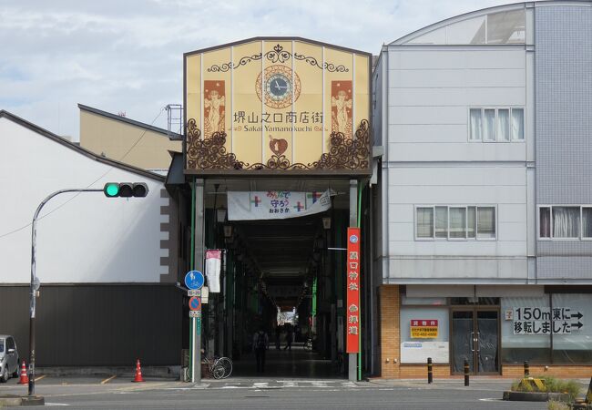 堺で最も古い開口（あぐち）神社の参道商店街
