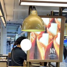 この位置からは５&#12316;６人待ち。