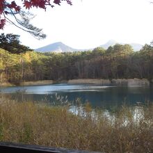 磐梯山がよく見える瑠璃沼は水もきれいです。